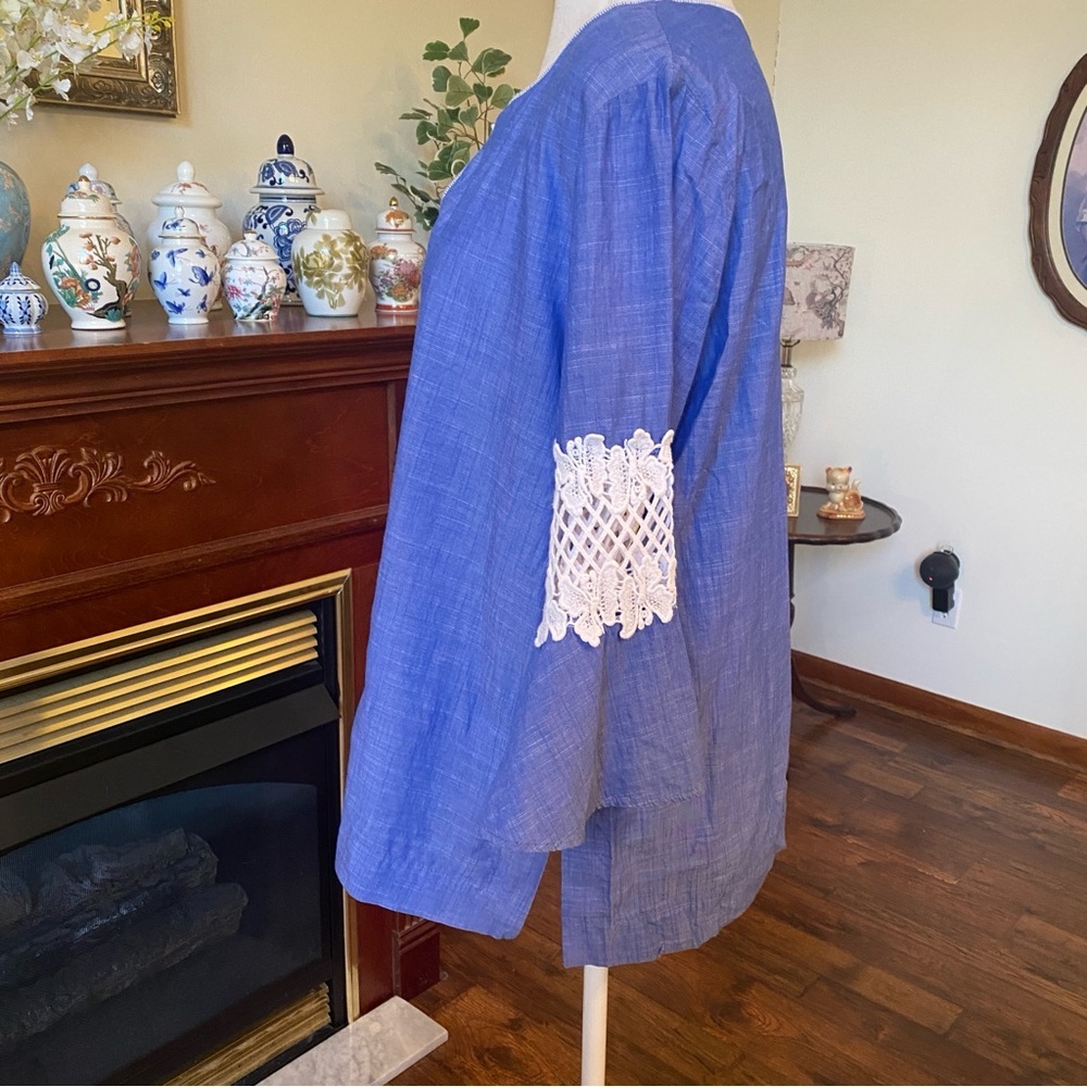 Lilly Pulitzer Blue Chambray Bell Sleeve Top with Lace Trim – Size L - Picture 4 of 7